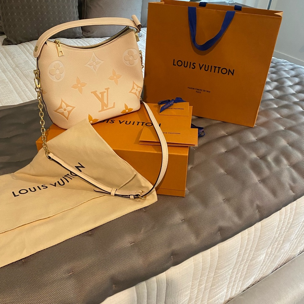 Louis Vuitton Marshmallow Bag by the pool monogram empiente